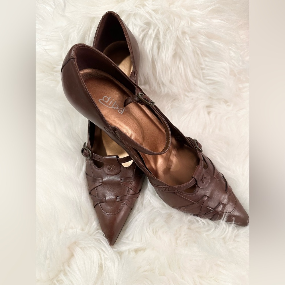 DIBA GORGE😍US! BROWN HEEL SIZE 8.5 MADE IN BRAZIL SO MUCH DETAIL! LUV, TOO BIG